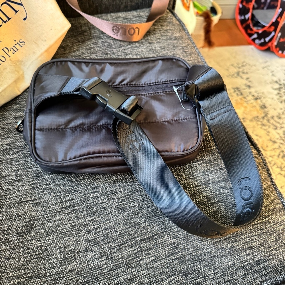 Lole Black quilted Crossbody Bag with hand warmer compartment - Picture 10 of 13